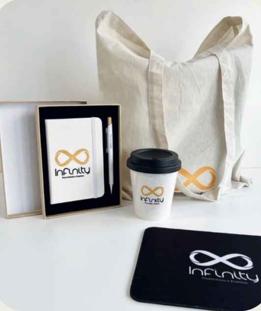 Kit com caderno, garrafa e sacola personalizados